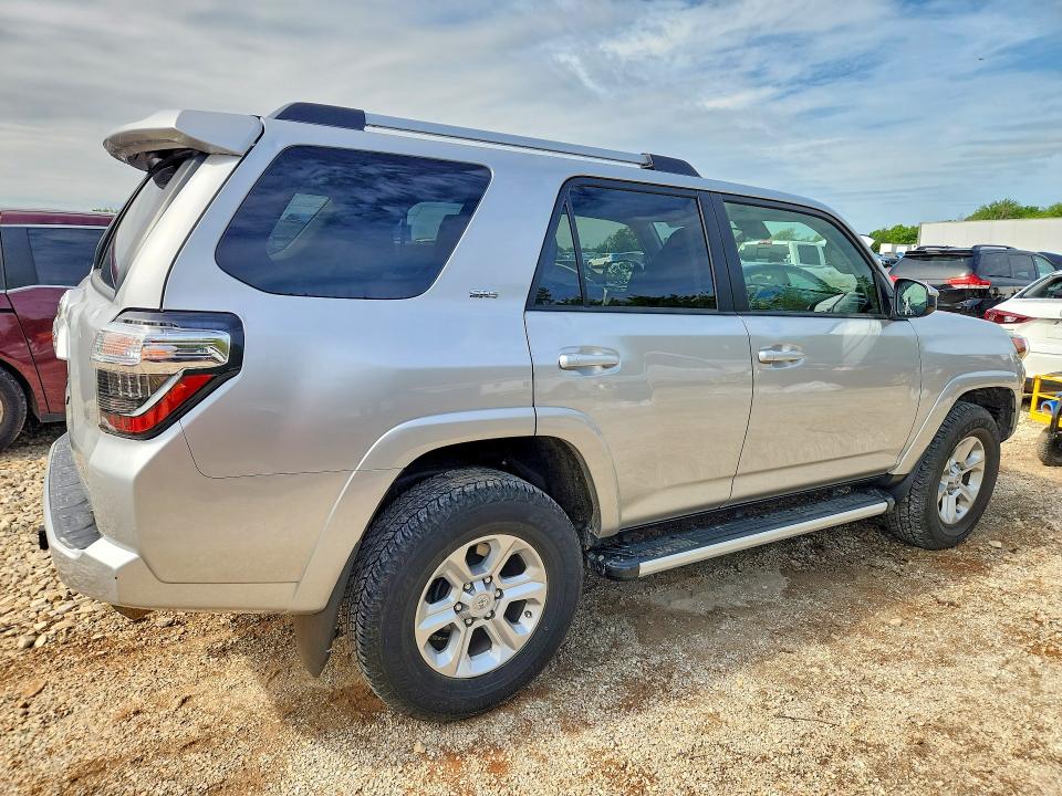 2020 Toyota 4runner VIN JTEBU5JR2L5770484 COPART salvage auction — HAIL, Mo - Salvage Certificate Of Title, sold $21,200 on 2026-07-14 (photo 3)
