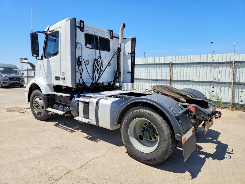 2020 Volvo Vnr VIN 4V4W39EH6LN262282 COPART salvage auction — NORMAL WEAR, NE - CERT OF TITLE-SALVAGE, sold $2,850 on 2026-07-23 (photo 3)