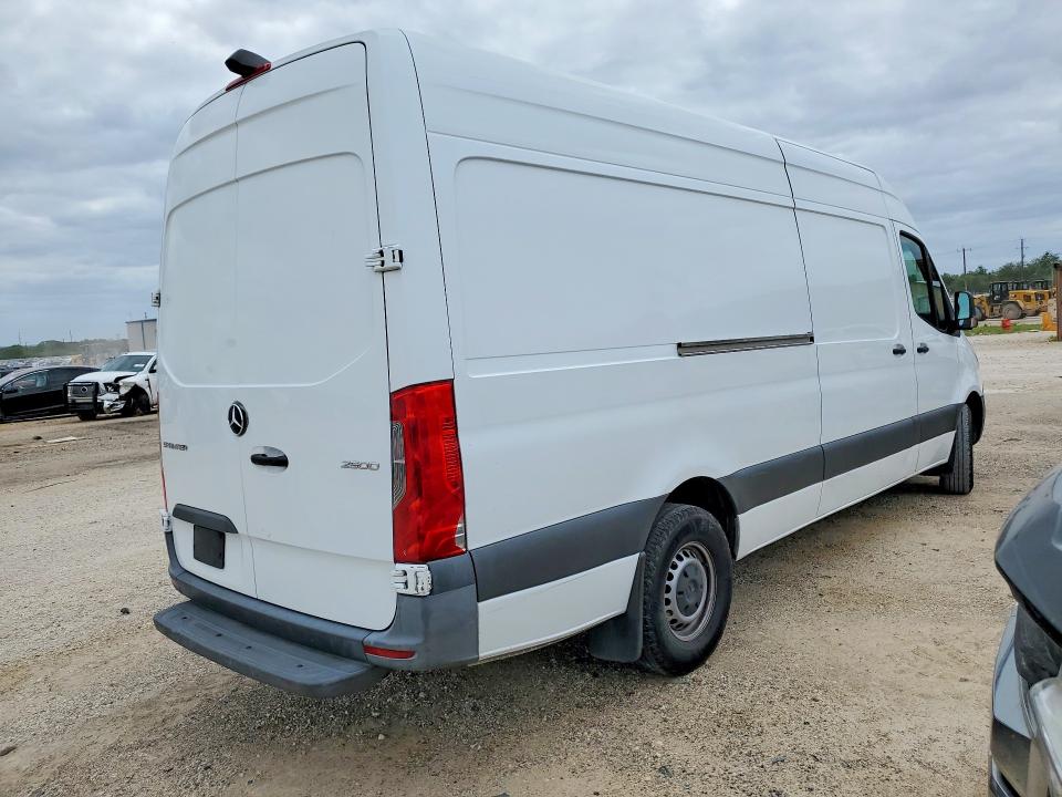 2021 Mercedes-benz Sprinter 2500 VIN W1W40CHYXMT051639 COPART salvage auction — MINOR DENT/SCRATCHES, TX - CERTIFICATE OF TITLE, sold $5,900 on 2026-07-30 (photo 3)
