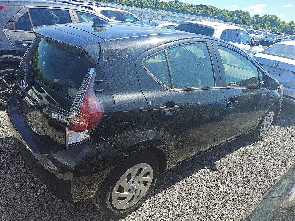 2016 Toyota Prius c VIN JTDKDTB33G1122426 COPART salvage auction — NORMAL WEAR, Ma - Certificate Of Title, sold $4,150 on 2026-07-09 (photo 3)