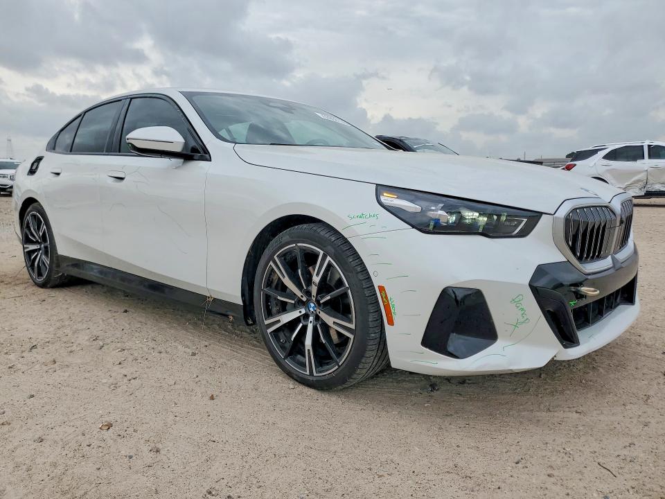 2026 BMW 5er VIN WBA43FJ08TCV32932 COPART salvage auction — UNDERCARRIAGE, Tx - Salvage Vehicle Title, sold $44,000 on 2026-07-24 (photo 4)