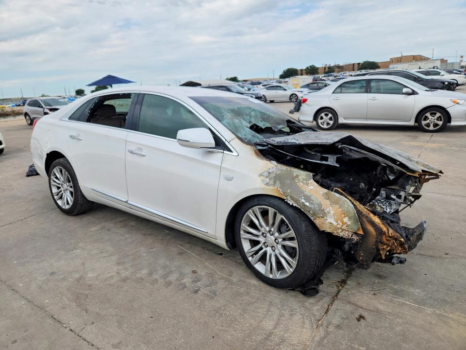 2018 Cadillac Xts VIN 2G61M5S37J9133541 COPART salvage auction — BURN, Tx - Nonrepairable Title, sold $750 on 2026-07-09 (photo 4)
