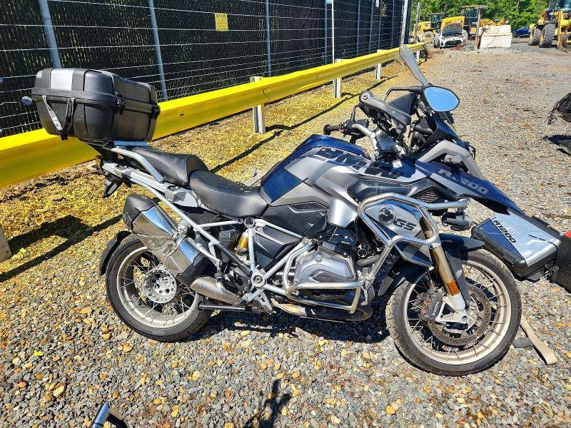2015 BMW R 1200 VIN WB10A1102FZ187504 COPART salvage auction — REAR END, VA - CERT OF TITLE - SALVAGE, sold $2,400 on 2026-07-09 (photo 1)