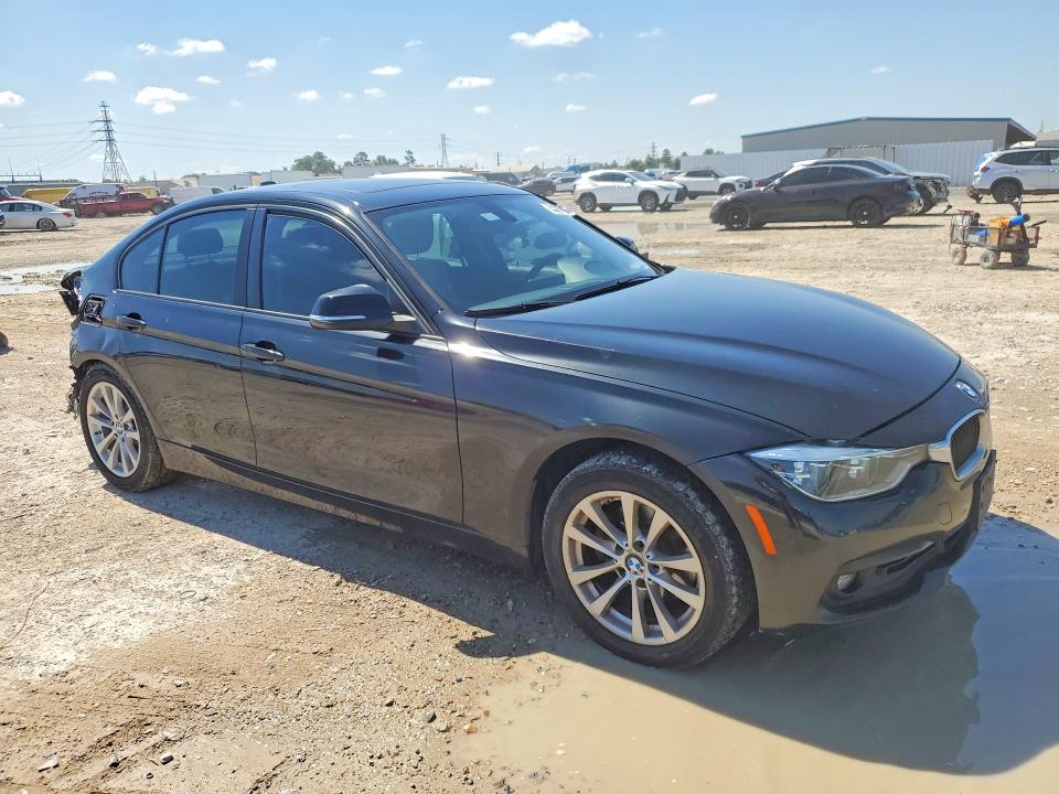 2018 BMW 3er VIN WBA8E1G5XJNU90170 COPART salvage auction — REAR END, Tx - Salvage Vehicle Title, sold $1,750 on 2026-07-31 (photo 4)