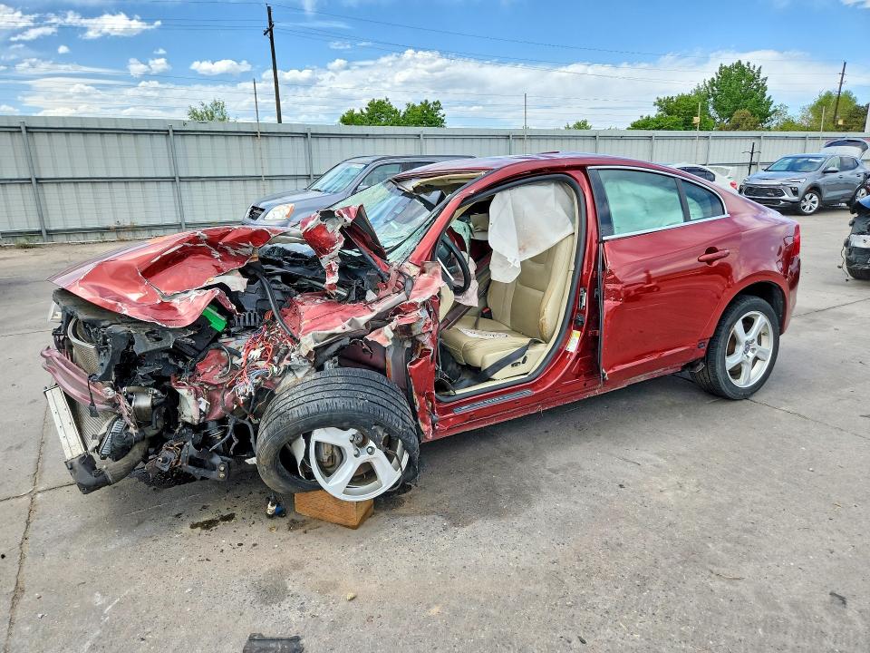 2013 Volvo VIN YV1612FH3D2185942 COPART salvage auction — FRONT END, Co - Public - Nonrepairable, sold $325 on 2026-08-17 (photo 1)