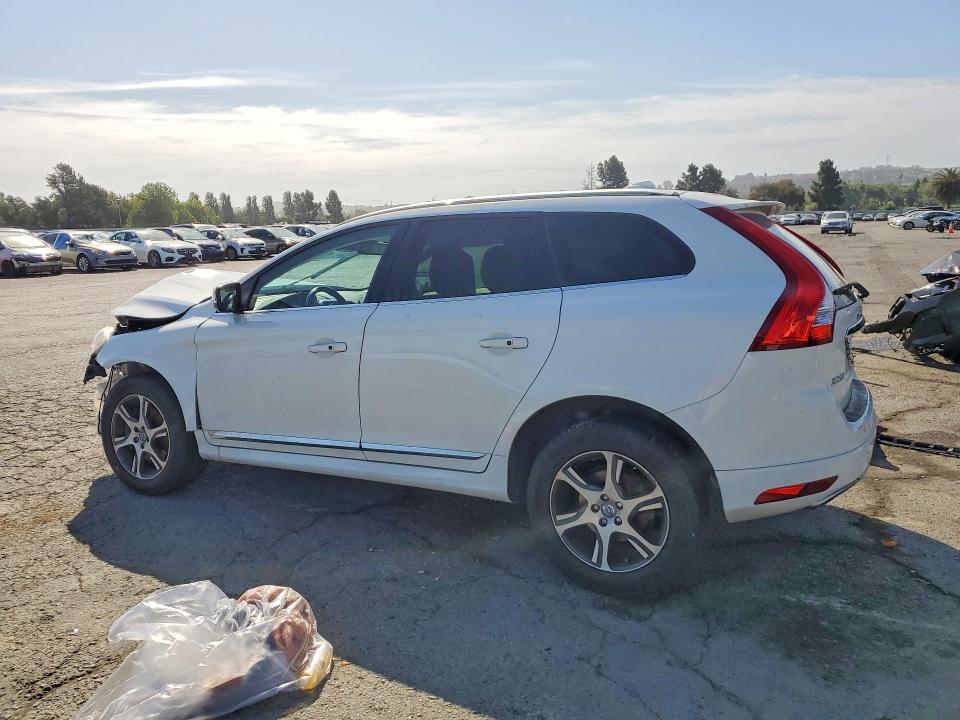 2015 Volvo VIN YV4902RD5F2615680 COPART salvage auction — FRONT END, Id - Salvage Certificate Of Title, sold $550 on 2026-08-07 (photo 2)