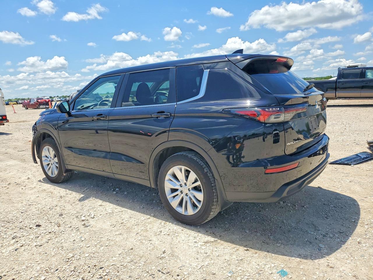 2025 Mitsubishi Outlander VIN JA4J3UA86SZ055472 COPART salvage auction — Front End, TX - SALVAGE VEHICLE TITLE, sold $9,300 on 2026-07-09 (photo 2)