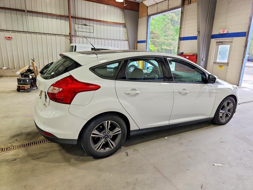 2014 Ford Focus VIN 1FADP3K22EL320011 COPART salvage auction — MINOR DENT/SCRATCHES, VA - CERTIFICATE OF TITLE, sold $450 on 2026-07-02 (photo 3)