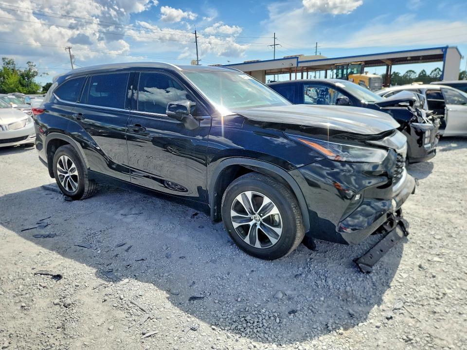 2022 Toyota Highlander VIN 5TDGZRBHXNS585847 COPART salvage auction — FRONT END, Fl - Cert Of Title Slvg Rebuildable, sold $14,100 on 2026-07-07 (photo 4)