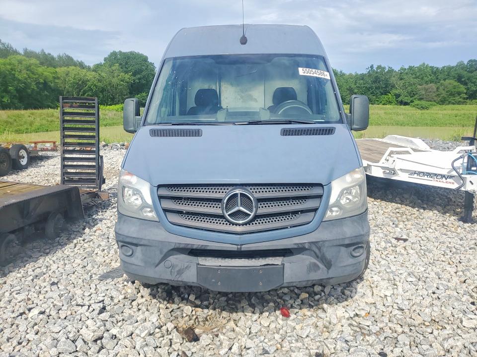 2018 Mercedes-benz Sprinter VIN WD3PE7CD1JP638297 COPART salvage auction — MINOR DENT/SCRATCHES, In - Certificate Of Title (P), sold $7,400 on 2026-07-30 (photo 5)
