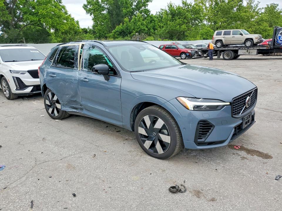 2024 Volvo Xc60 VIN YV4H60DL3R1924720 COPART salvage auction — SIDE, Salvage Title, sold $2,200 on 2026-07-21 (photo 4)