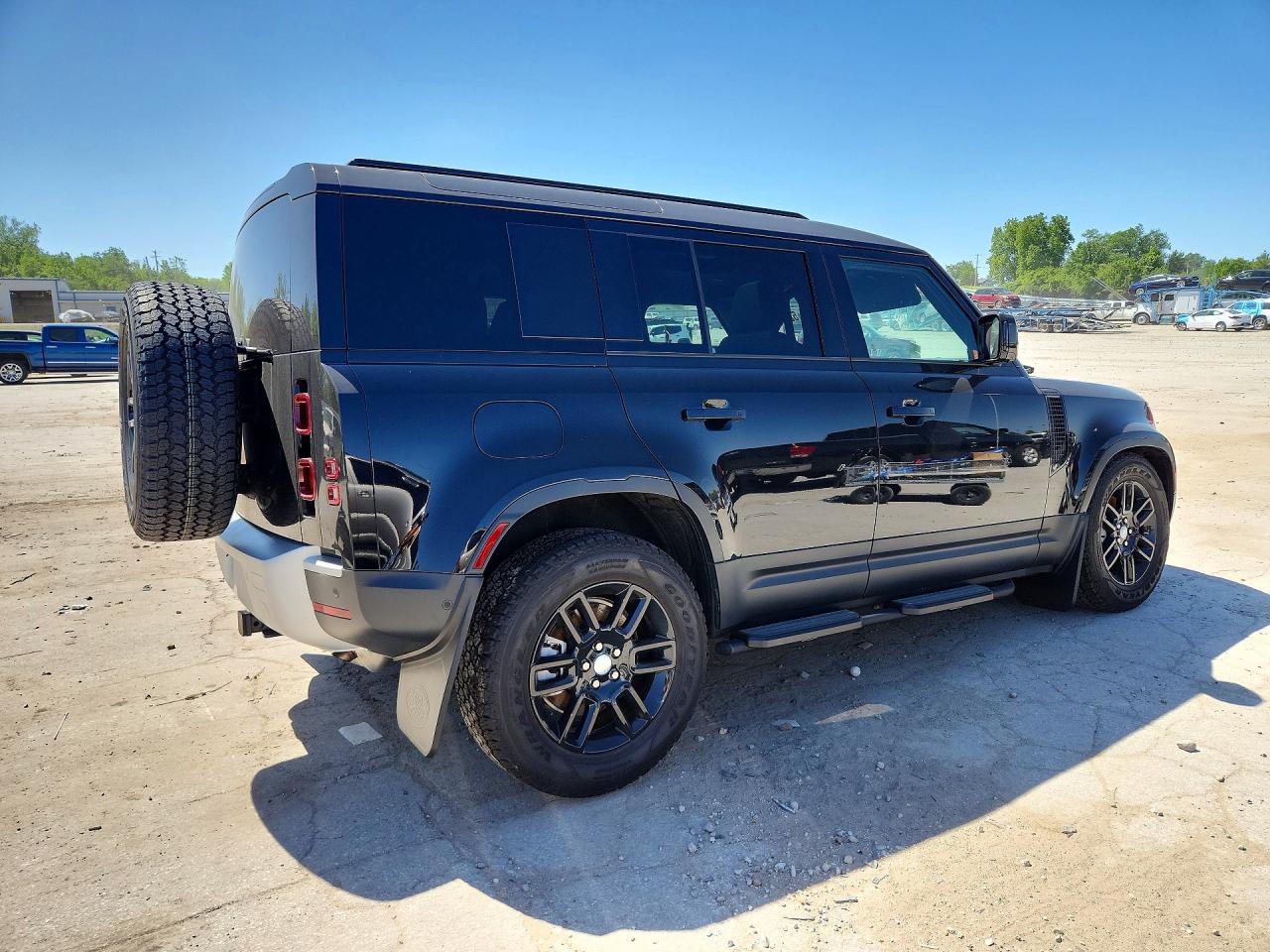 2025 Land Rover Defender VIN SALEJ7EX4S2403738 COPART salvage auction — Front End, MO - SALVAGE CERTIFICATE OF TITLE, sold $37,250 on 2026-06-30 (photo 3)