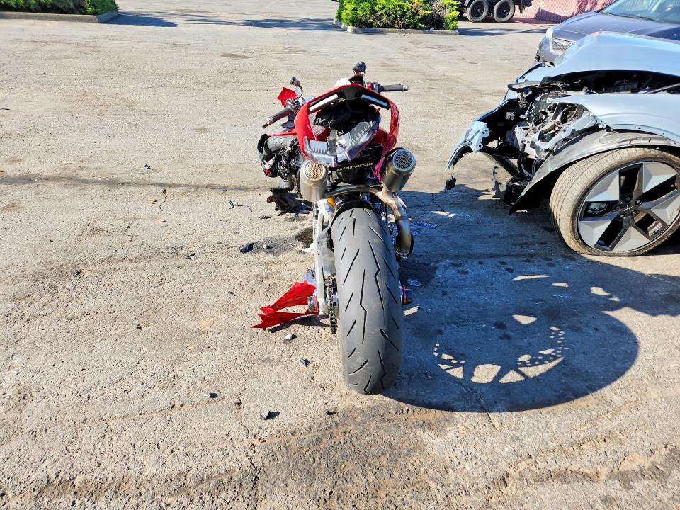 2025 Ducati Panigale VIN ZDMHAU8T9SB001276 COPART salvage auction — ALL OVER, CA - SALVAGE CERTIFICATE, sold $1,400 on 2026-07-30 (photo 4)