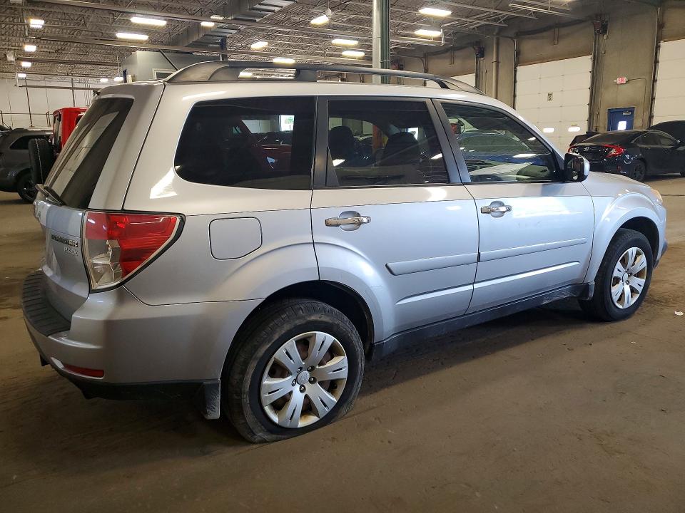 2013 Subaru Forester VIN JF2SHAEC2DH443530 COPART salvage auction — REAR END, Mn - Cert Of Title-Prior Salvage, sold $925 on 2026-07-02 (photo 3)