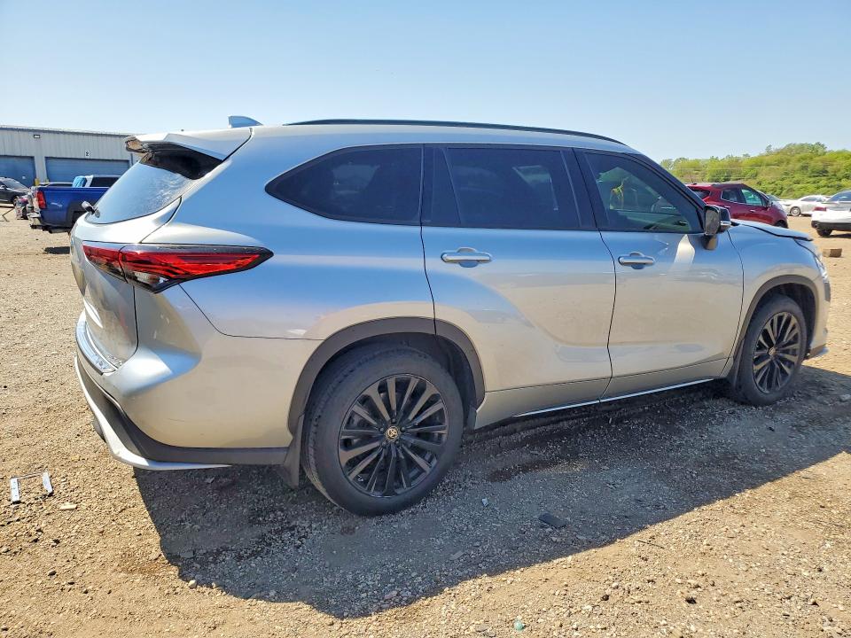 2023 Toyota Highlander VIN 5TDKDRBH9PS508608 COPART salvage auction — FRONT END, IL - SALVAGE CERTIFICATE, sold $15,200 on 2026-07-08 (photo 3)