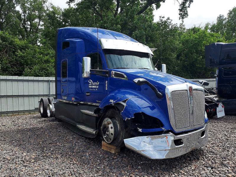 2020 Kenworth T680 VIN 1XKYDP9X8LJ371197 COPART salvage auction — FRONT END, MO - SALVAGE CERTIFICATE OF TITLE, sold $4,900 on 2026-07-30 (photo 1)