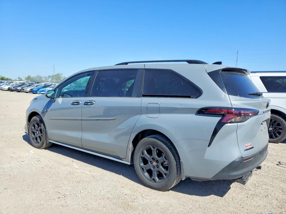 2026 Toyota Sienna VIN 5TDCSKFC2TS231231 COPART salvage auction — HAIL, Ia - Cert Of Title-Salvage Title, sold $37,000 on 2026-07-08 (photo 2)