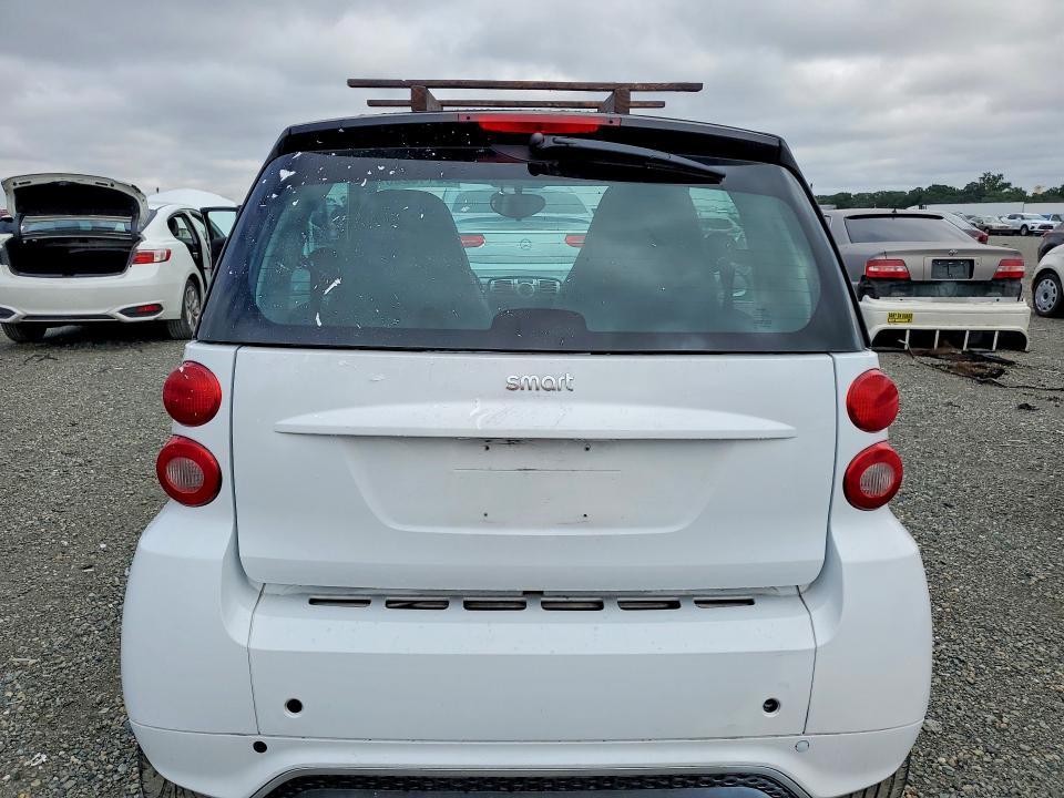2015 Smart VIN WMEEJ3BA1FK805658 COPART salvage auction — MINOR DENT/SCRATCHES, Ca - Dis/Dlr/Exp App For Dup Clean (P), sold $1,550 on 2026-08-05 (photo 6)