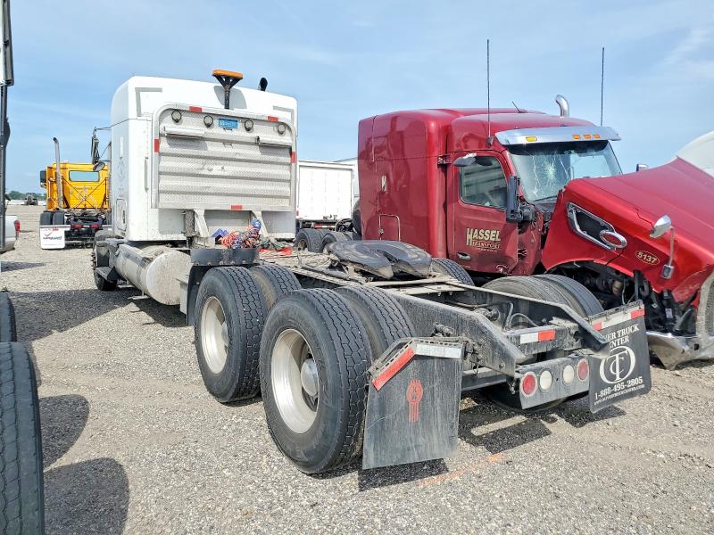 2014 Kenworth T800 VIN 1XKDDP8X2EJ411261 COPART salvage auction — FRONT END, TX - NONREPAIRABLE TITLE, sold $4,100 on 2026-07-09 (photo 3)