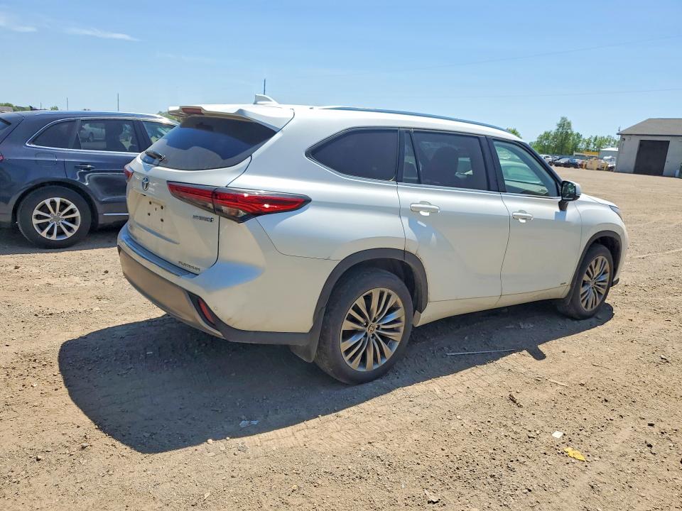 2022 Toyota Highlander VIN 5TDEBRCH8NS101698 COPART salvage auction — FRONT END, MI - CERTIFICATE OF TITLE, sold $26,000 on 2026-07-22 (photo 3)
