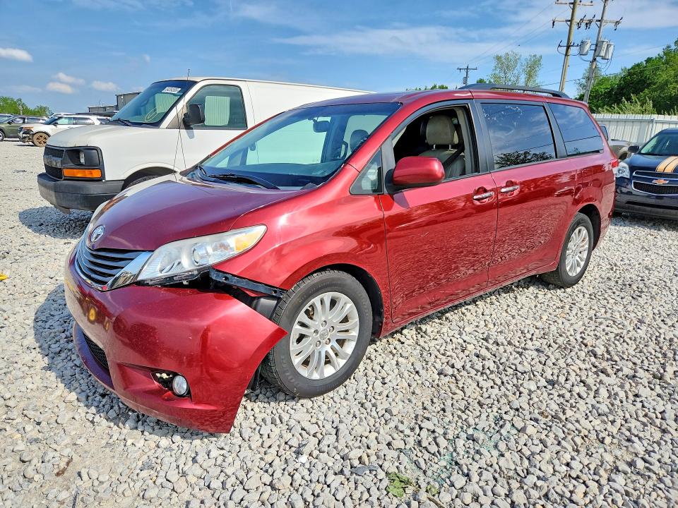 2014 Toyota Sienna VIN 5TDYK3DC5ES452680 COPART salvage auction — MINOR DENT/SCRATCHES, Mi - Dealer Only Clean Title (P), sold $3,400 on 2026-07-23 (photo 1)