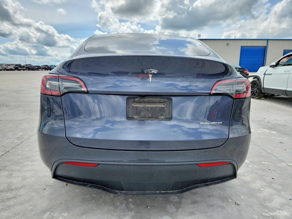 2023 Tesla Model y VIN 7SAYGDEE5PF833902 COPART salvage auction — SIDE, Tx - Salvage Vehicle Title, sold $200 on 2026-07-21 (photo 6)