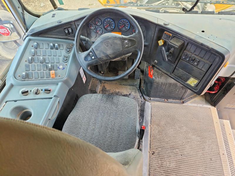 2014 Ic VIN 4DRBUAAP7EB778768 COPART salvage auction — NORMAL WEAR, Salvage Title, sold $2,500 on 2026-09-29 (photo 5)