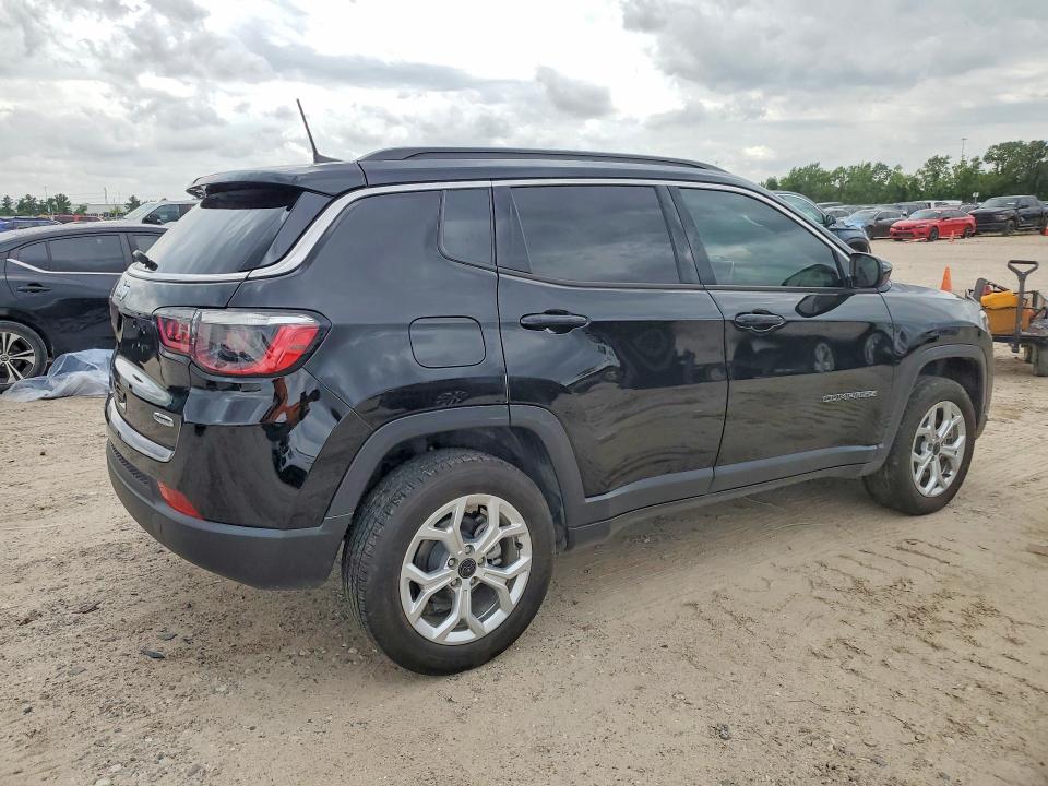 2025 Jeep Compass VIN 3C4NJDBN5ST526570 COPART salvage auction — NORMAL WEAR, TX - SALVAGE VEHICLE TITLE, sold $8,300 on 2026-07-28 (photo 3)