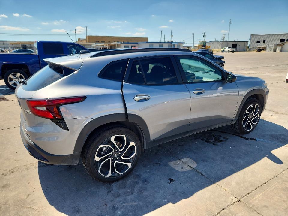 2025 Chevrolet VIN KL77LJEP5SC242055 COPART salvage auction — SIDE, Tx - Salvage Vehicle Title, sold $9,200 on 2026-07-20 (photo 3)