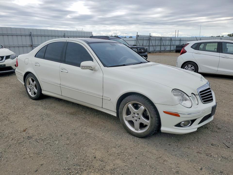 2009 Mercedes-benz E-class VIN WDBUF87X49B391395 COPART salvage auction — MINOR DENT/SCRATCHES, CA - DIS/DLR/EXP ONLY CLEAN TITLE, sold $475 on 2026-07-24 (photo 4)