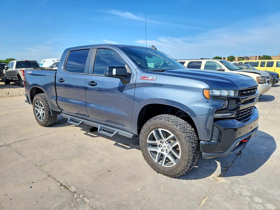 2020 Chevrolet VIN 1GCPYFED8LZ255596 COPART salvage auction — SIDE, Tx - Certificate Of Title, sold $10,100 on 2026-07-02 (photo 4)
