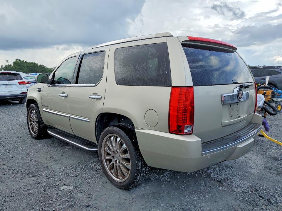 2013 Cadillac Escalade VIN 1GYS3AEF9DR148873 COPART salvage auction — MINOR DENT/SCRATCHES, Mt - Certificate Of Title, sold $1,800 on 2026-07-31 (photo 2)