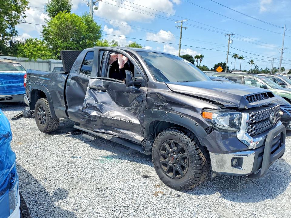 2020 Toyota Tundra VIN 5TFRY5F17LX270674 COPART salvage auction — SIDE, Fl - Certificate Of Destruction, sold $7,900 on 2026-07-06 (photo 4)