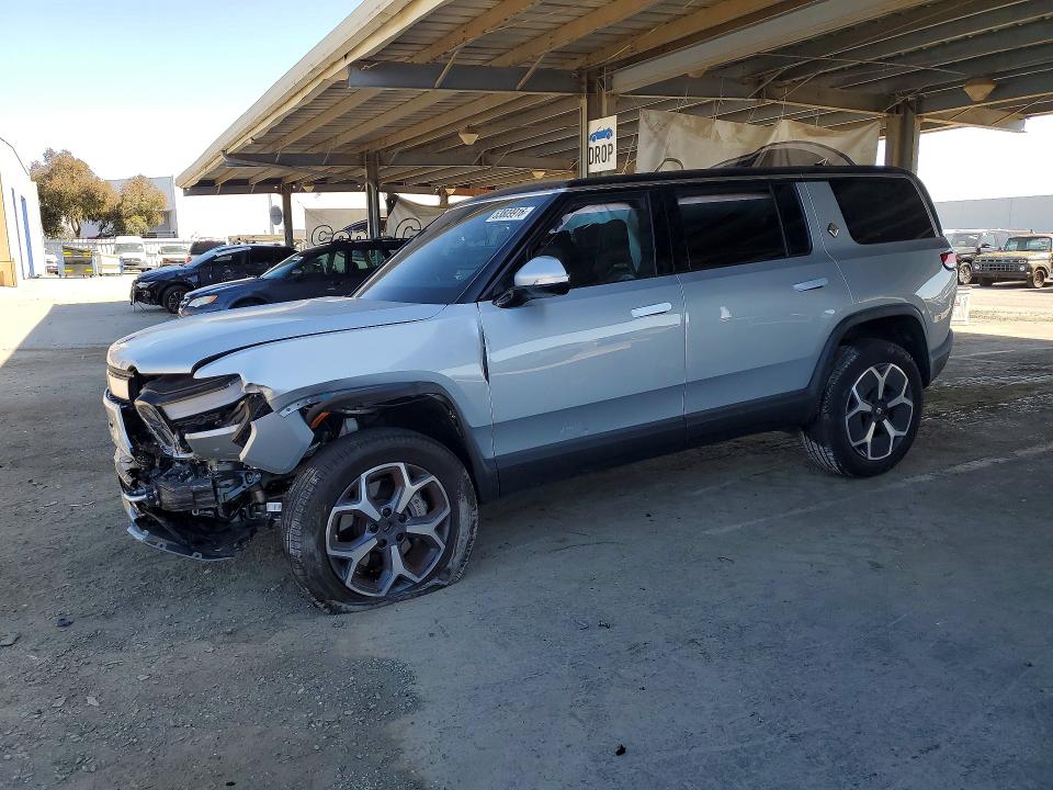 2024 Rivian R1s VIN 7PDSGCBA3RN035670 COPART salvage auction — FRONT END, CA - SALVAGE CERTIFICATE, sold $18,900 on 2026-07-14 (photo 1)