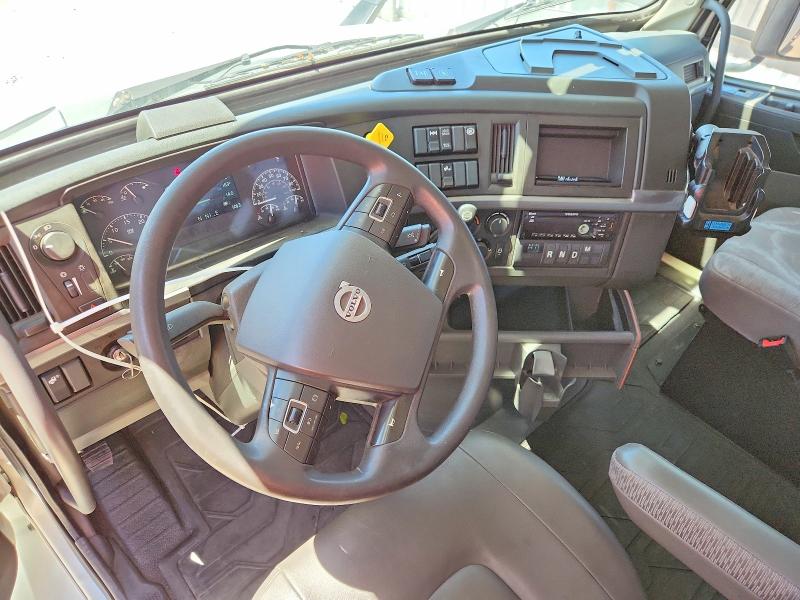 2020 Volvo Vnr VIN 4V4W39EH6LN262282 COPART salvage auction — NORMAL WEAR, NE - CERT OF TITLE-SALVAGE, sold $2,850 on 2026-07-23 (photo 9)