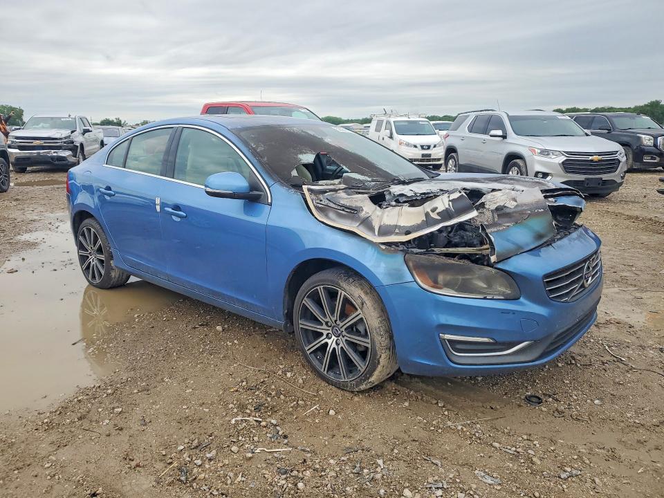 2015 Volvo S60 VIN YV126MFB5F1299831 COPART salvage auction — Burn Engine, Ks - Cert Of Title-Salvage, sold $450 on 2026-08-18 (photo 4)