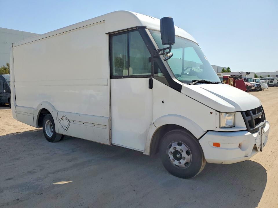 2014 Isuzu Reach VIN JALB4T172E7W00428 COPART salvage auction — NORMAL WEAR, Ca - Dis/Dlr/Exp Only Clean Title, sold $3,950 on 2026-07-30 (photo 4)