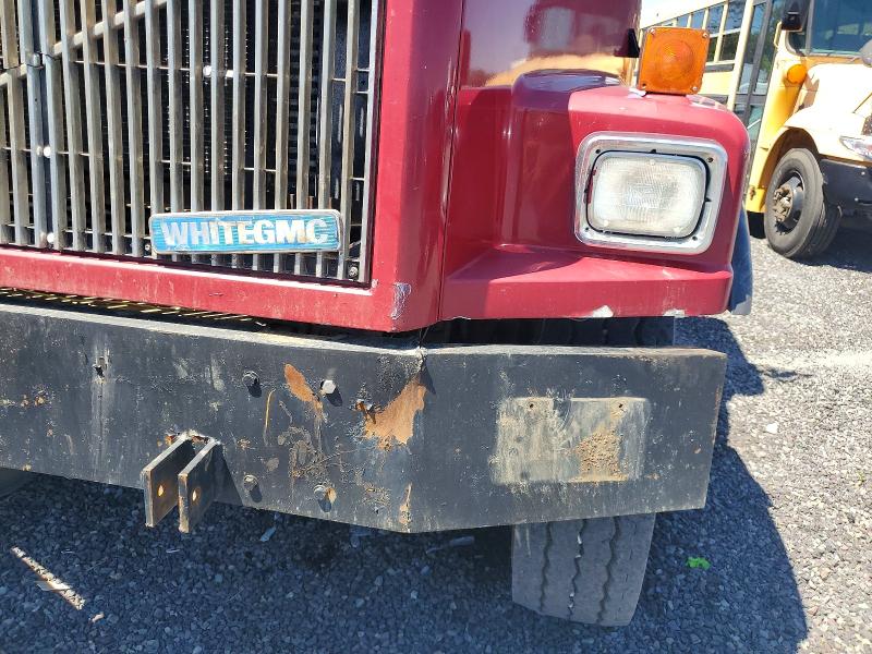 2000 Volvo Convention VIN 4V5JC2UF6YN869285 COPART salvage auction — MINOR DENT/SCRATCHES, Va - Certificate Of Title, sold $11,500 on 2026-07-08 (photo 9)