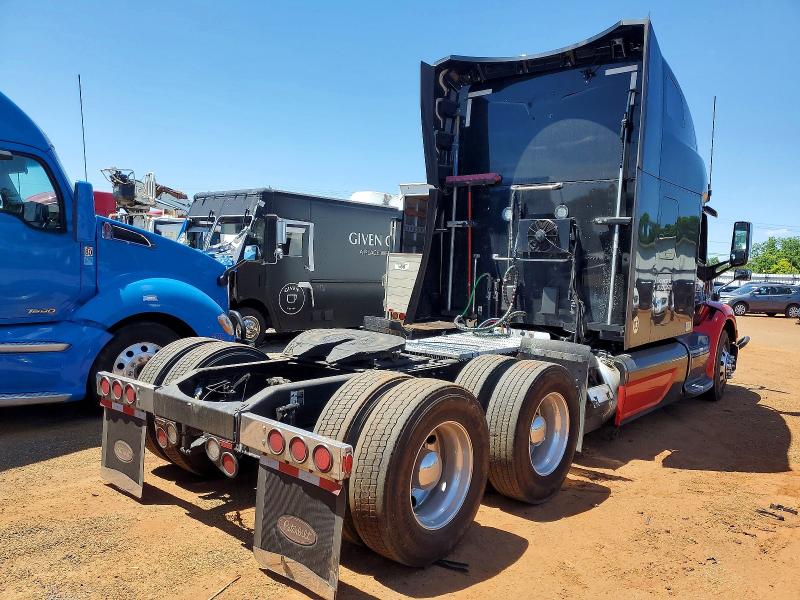 2020 Peterbilt 579 VIN 1XPBDP9X2LD640373 COPART salvage auction — ROLLOVER, NC - SALVAGE CERTIFICATE OF TITLE, sold $9,200 on 2026-07-23 (photo 4)