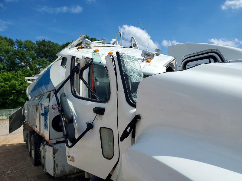 2019 Freightliner 114sd VIN 1FVMG3DVXKHKK0971 COPART salvage auction — ALL OVER, NC - SALVAGE CERTIFICATE OF TITLE, sold $8,200 on 2026-08-06 (photo 9)