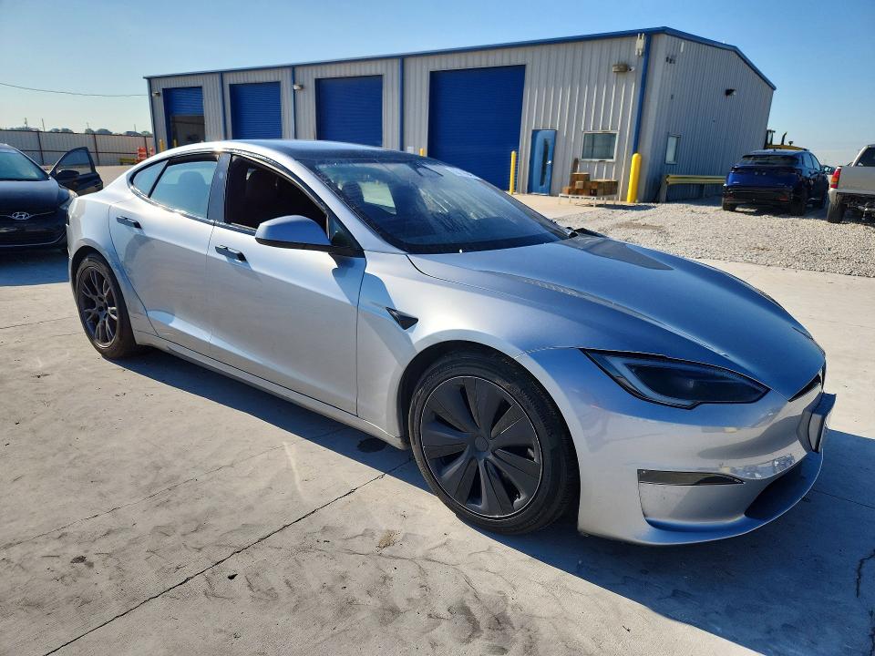 2025 Tesla Model s VIN 5YJSA1E58SF551202 COPART salvage auction — SIDE, Tx - Certificate Of Title, sold $20,300 on 2026-07-21 (photo 4)