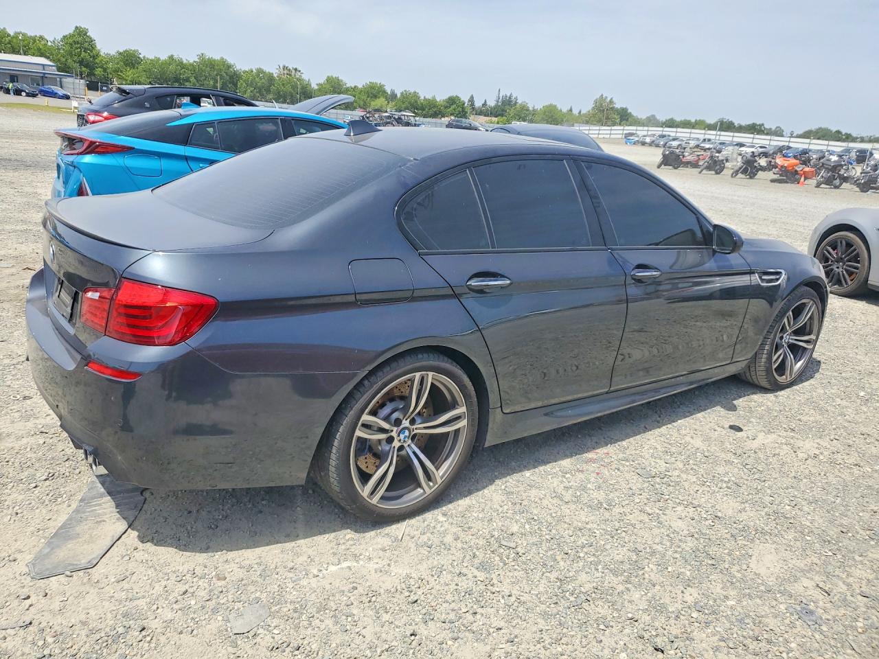 2013 BMW M5 VIN WBSFV9C59DD095852 COPART salvage auction — Minor Dent/Scratches, CA - DIS/DLR/EXP ONLY CLEAN TITLE, sold $8,800 on 2026-07-03 (photo 3)