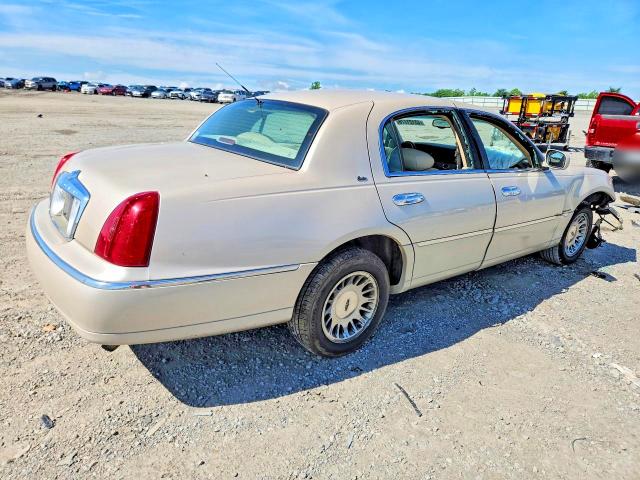 2000 Lincoln TOWN CAR VIN 1LNHM83W0YY938434 COPART salvage auction — FRONT END, KY - CERT OF TITLE-SALVAGE, sold $500 on 2026-07-09 (photo 3)