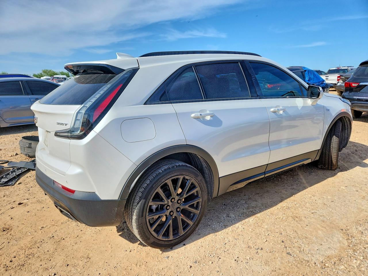 2022 Cadillac XT4 VIN 1GYFZER42NF113627 COPART salvage auction — Side, TX - SALVAGE VEHICLE TITLE, sold $6,400 on 2026-07-09 (photo 3)