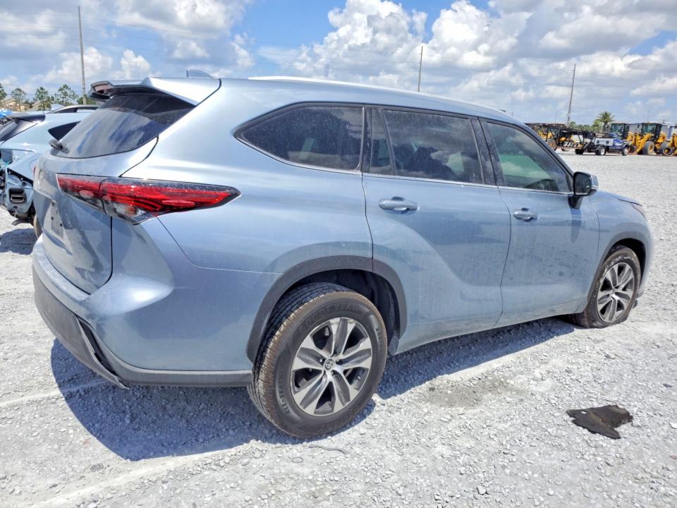 2022 Toyota Highlander VIN 5TDGZRAH3NS115144 COPART salvage auction — FRONT END, Fl - Certificate Of Destruction, sold $13,700 on 2026-07-07 (photo 3)