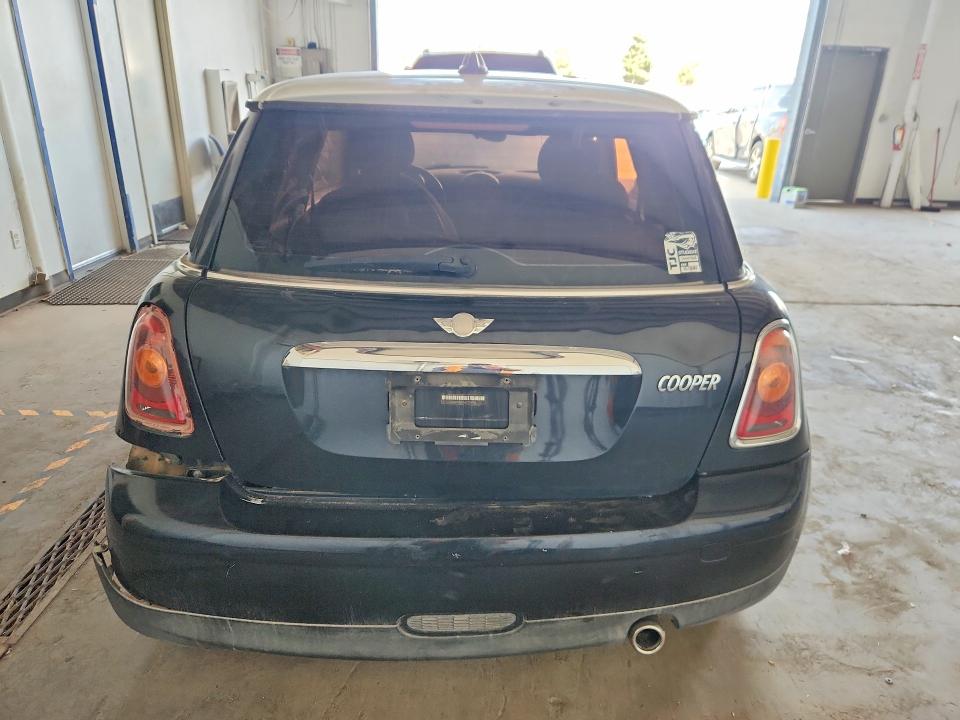 2007 Mini Hardtop VIN WMWMF335X7TT50315 COPART salvage auction — REAR END, Tx - Salvage Vehicle Title, sold $750 on 2026-07-06 (photo 6)