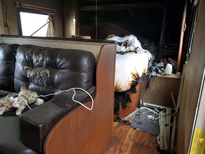 2015 Forest river Wildwood VIN 4X4TWDB28F7348091 COPART salvage auction — INTERIOR BURN, AL - CERT OF TITLE-PARTS ONLY SALVG, sold $90 on 2026-07-28 (photo 5)