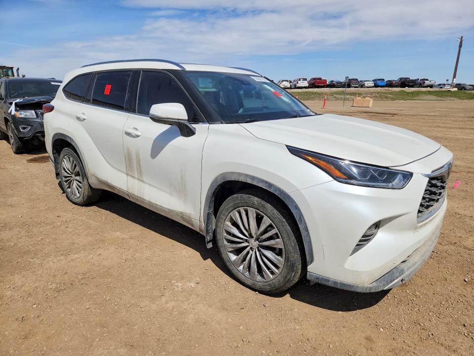 2020 Toyota Highlander VIN 5TDFZRBH9LS050128 COPART salvage auction — VANDALISM, Salvage Title, sold $13,800 on 2026-07-21 (photo 4)