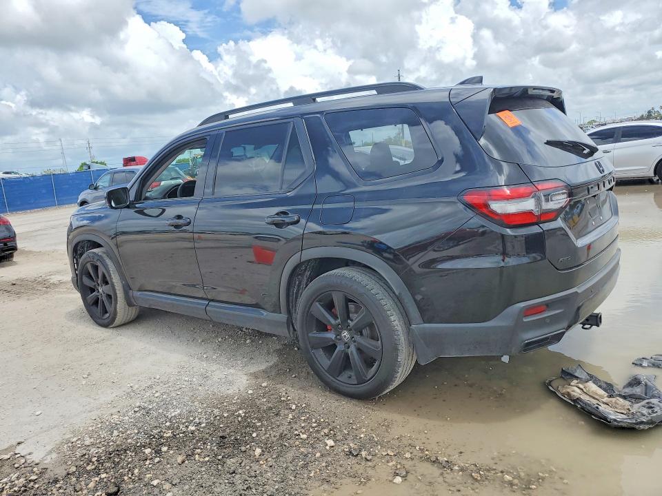 2024 Honda Pilot VIN 5FNYG1H85RB040460 COPART salvage auction — WATER/FLOOD, Salvage Title, sold $11,200 on 2026-07-29 (photo 2)