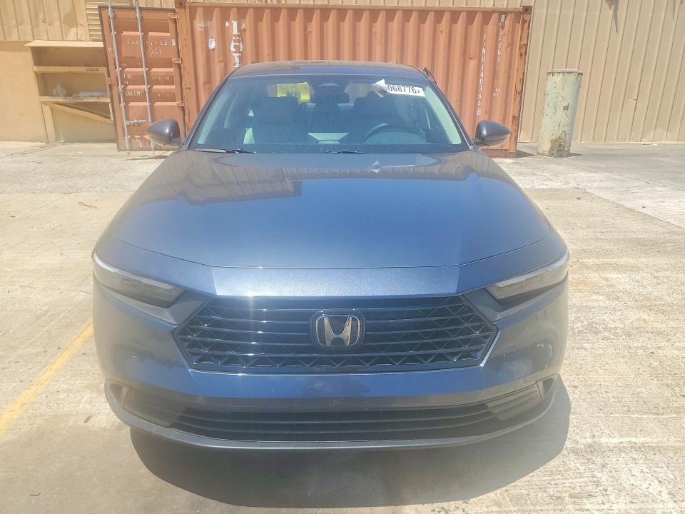 2025 Honda Accord VIN 1HGCY1F27SA088905 COPART salvage auction — SIDE, Sc - Cert Of Title-Salvage, sold $7,600 on 2026-07-31 (photo 5)